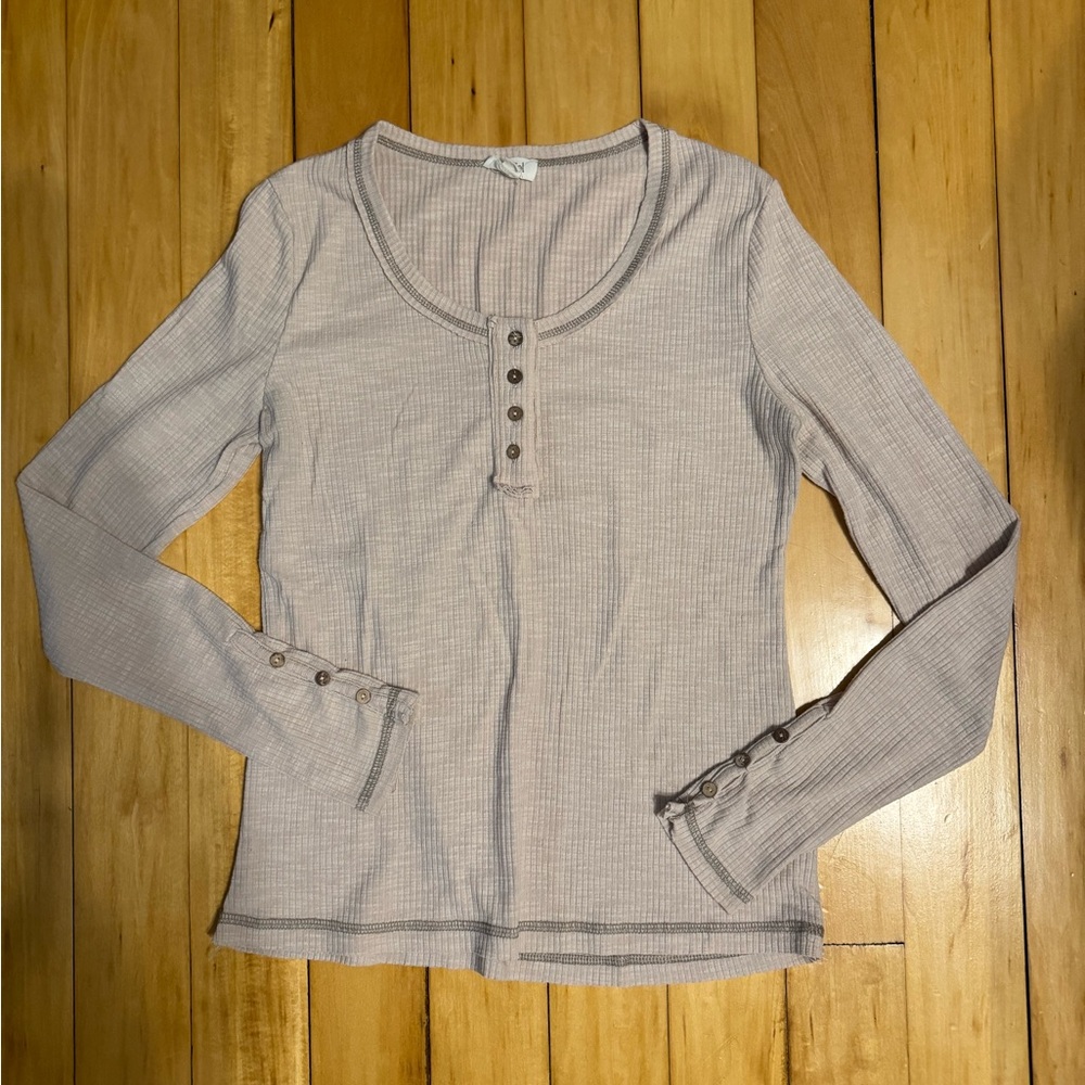 LA MIEL Button-Accent Long Sleeve Top in Cream